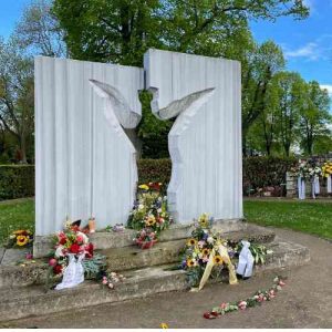 UGG auf dem Neustädter Friedhof