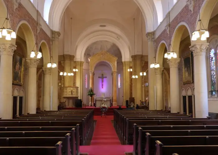 Sitzordnung auf der Trauerfeier in der Kapelle