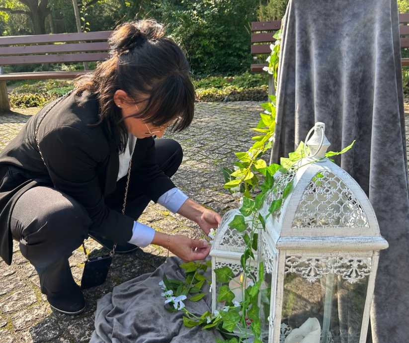 Vorbereitung Abschiednahme an der Grabstelle, Mandy Köppe